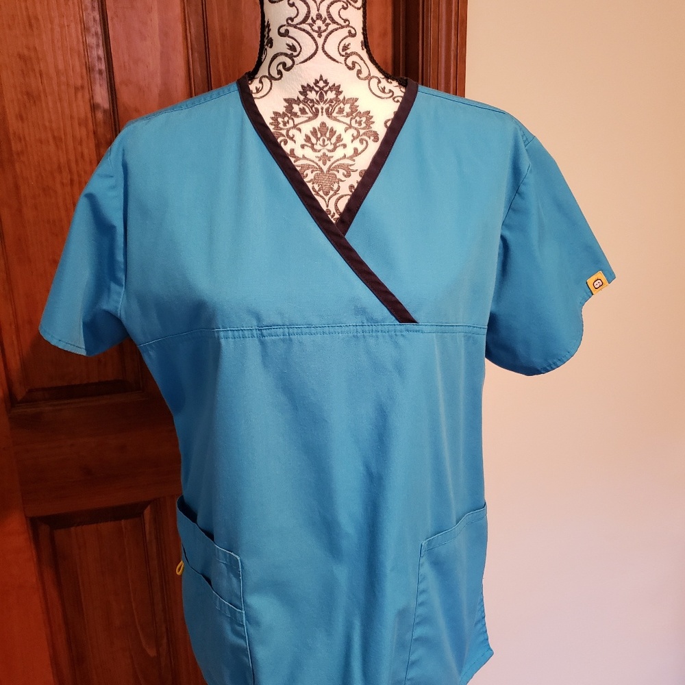 Women's scrub top